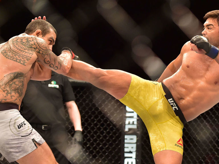 Machida destroys Belfort with devastating head kick KO | theScore.com