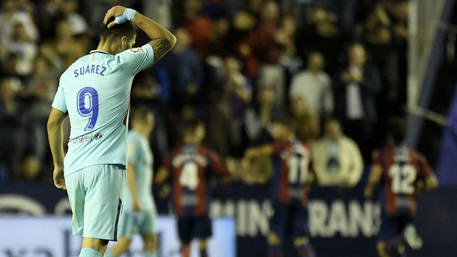 Barcelona's Uruguayan forward Luis Suarez gestures after a Levante goal during the Spanish league football match between Levante and Barcelona at the Ciutat de Valencia stadium in Valencia on May 13, 2018.