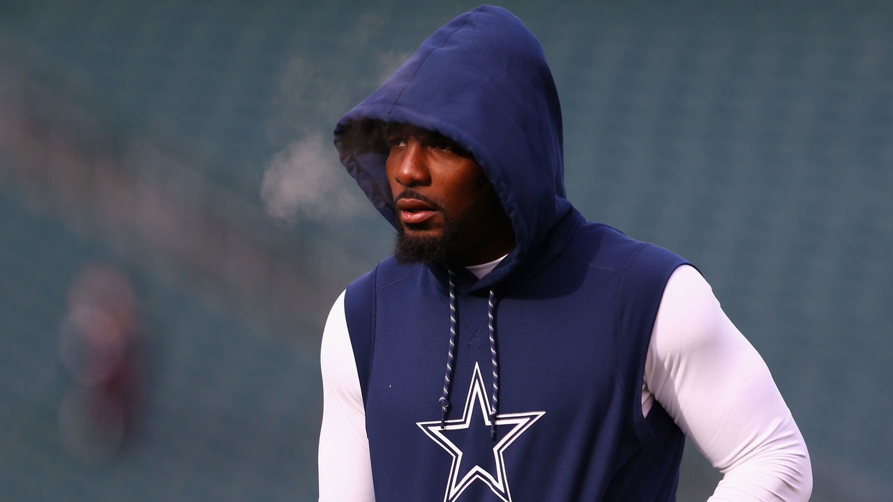 PHILADELPHIA, PA - DECEMBER 31: Wide receiver Dez Bryant #88 of the Dallas Cowboys looks on during warmups before playing against the Philadelphia Eagles at Lincoln Financial Field on December 31, 2017 in Philadelphia, Pennsylvania.