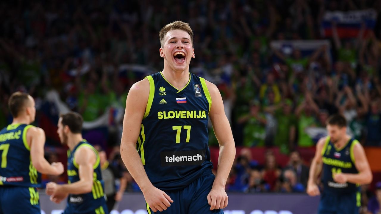 Slovenia's Luka Doncic celebrates the team's win after the FIBA Eurobasket 2017 men's semi-final basketball match between Spain and Slovenia at the Fenerbahce Ulker Sport Arena in Istanbul on September 14, 2017. / AFP PHOTO / BULENT KILIC
