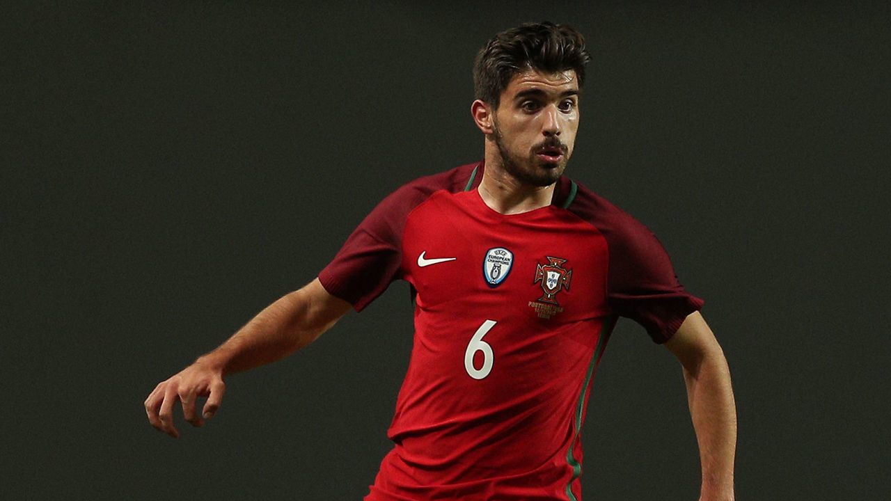 LEIRA, PORTUGAL -NOVEMBER 14: Portugal midfielder Ruben Neves during the match between Portugal and United States of America International Friendly at Estadio Municipal de Leiria, on November 14, 2017 in Leiria, Portugal.