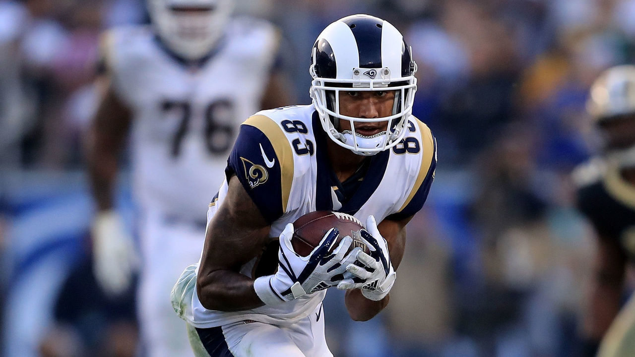 LOS ANGELES, CA - NOVEMBER 26: Josh Reynolds #83 of the Los Angeles Rams catches a pass during the second half of a game against the New Orleans Saints at Los Angeles Memorial Coliseum on November 26, 2017 in Los Angeles, California.