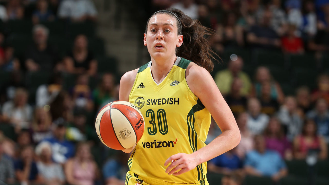 ST. PAUL, MN - JULY 30: Breanna Stewart #30 of the Seattle Storm handles the ball against the Minnesota Lynx on July 30, 2017 at Xcel Energy Center in St. Paul, Minnesota. Mandatory Copyright Notice: Copyright 2017 NBAE