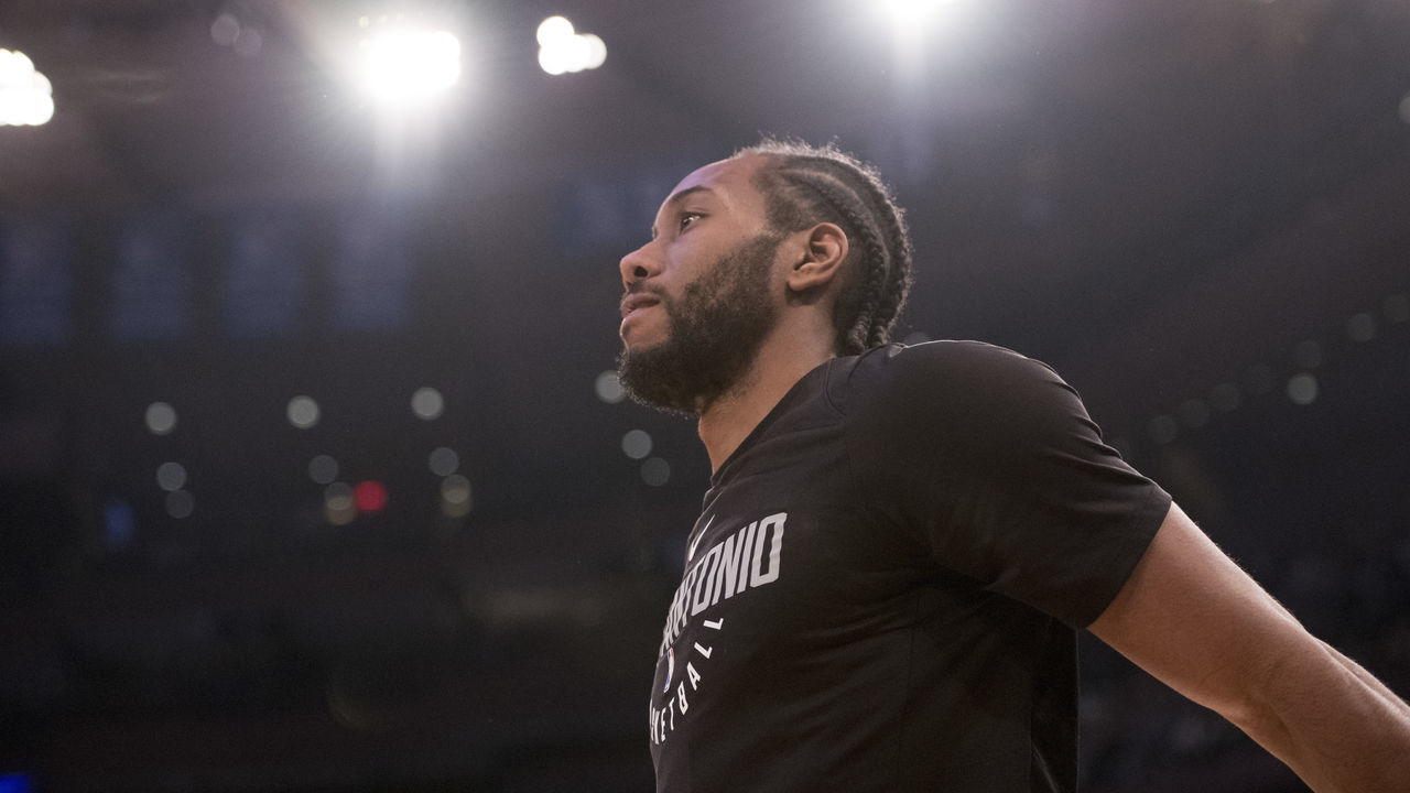 NEW YORK, NY - JANUARY 02: Kawhi Leonard #2 of the San Antonio Spurs warms up before the game against the New York Knicks at Madison Square Garden on January 02, 2018 in New York City.