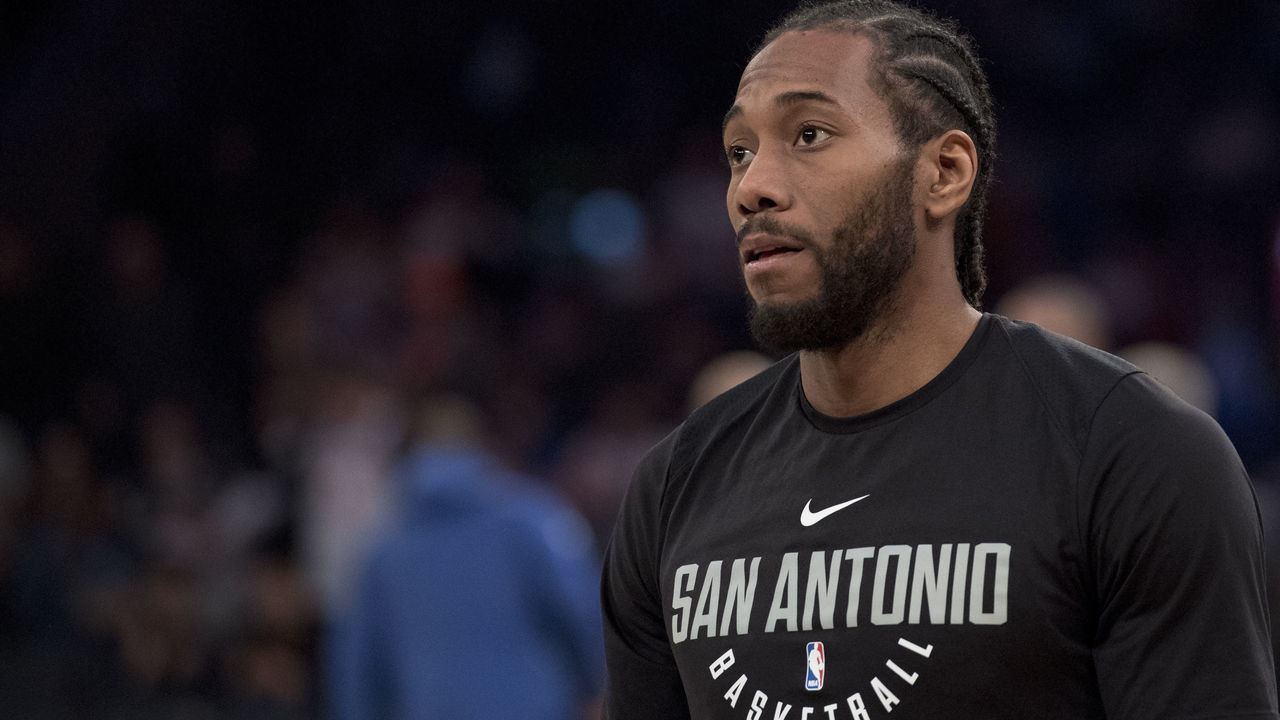 NEW YORK, NY - JANUARY 02: Kawhi Leonard #2 of the San Antonio Spurs warms up before the game against the New York Knicks at Madison Square Garden on January 02, 2018 in New York City.