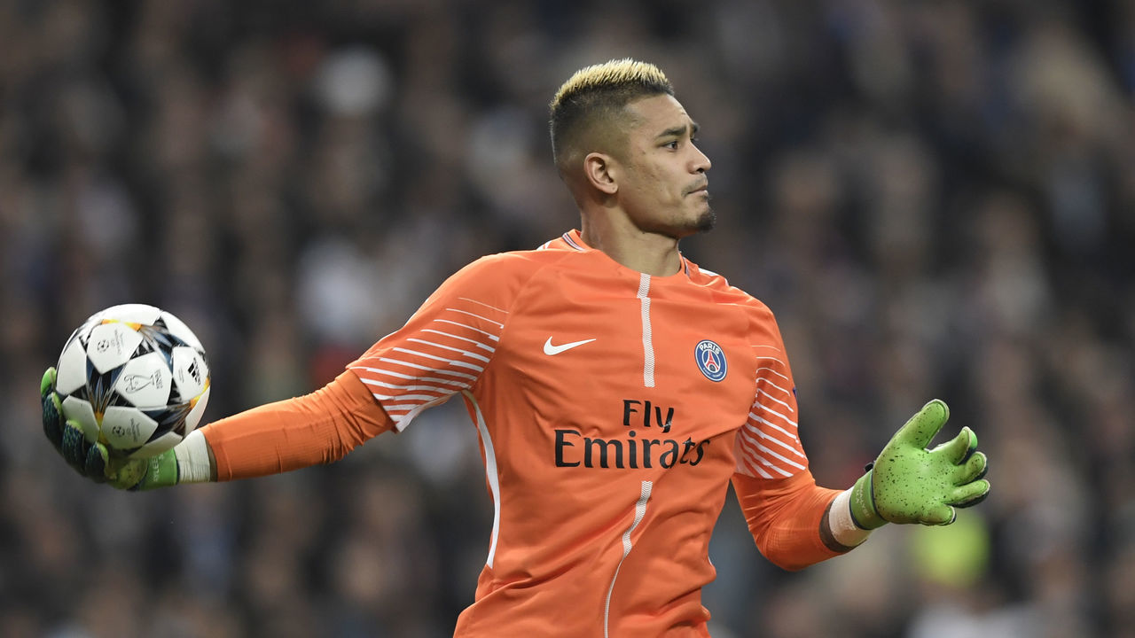 Paris Saint-Germain's French goalkeeper Alphonse Areola grabs the ball during the UEFA Champions League round of sixteen first leg football match Real Madrid CF against Paris Saint-Germain (PSG) at the Santiago Bernabeu stadium in Madrid on February 14, 2018. / AFP PHOTO / GABRIEL BOUYS