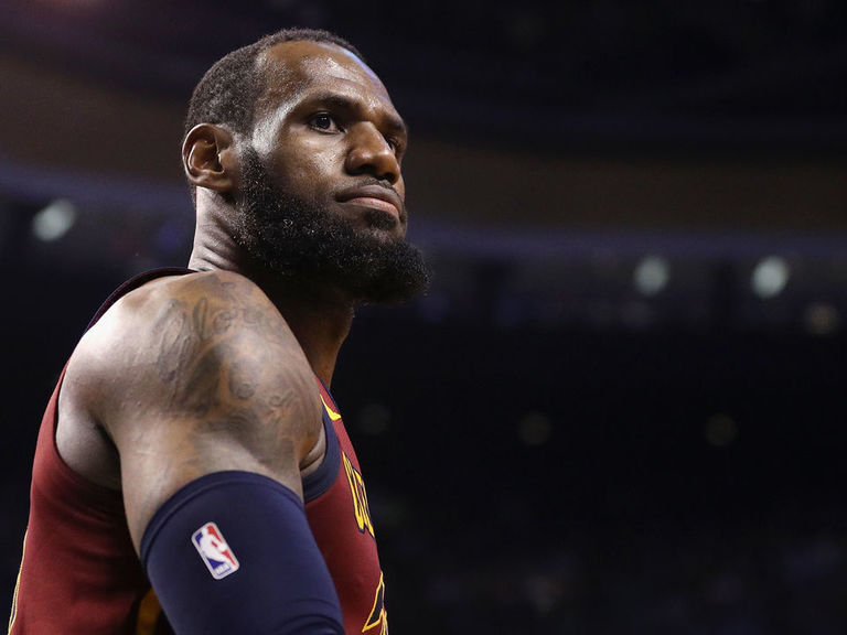LeBron passes Kareem for most playoff field goals of all time