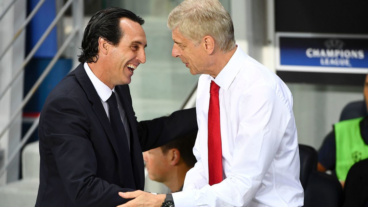 Paris Saint-Germain's Spanish head coach Unai Emery (L) shakes hands with Arsenal's French manager Arsene Wenger during the UEFA Champions League Group A football match between Paris-Saint-Germain and Arsenal FC on September 13, 2016 at the Parc des Princes stadium in Paris. / AFP / FRANCK FIFE