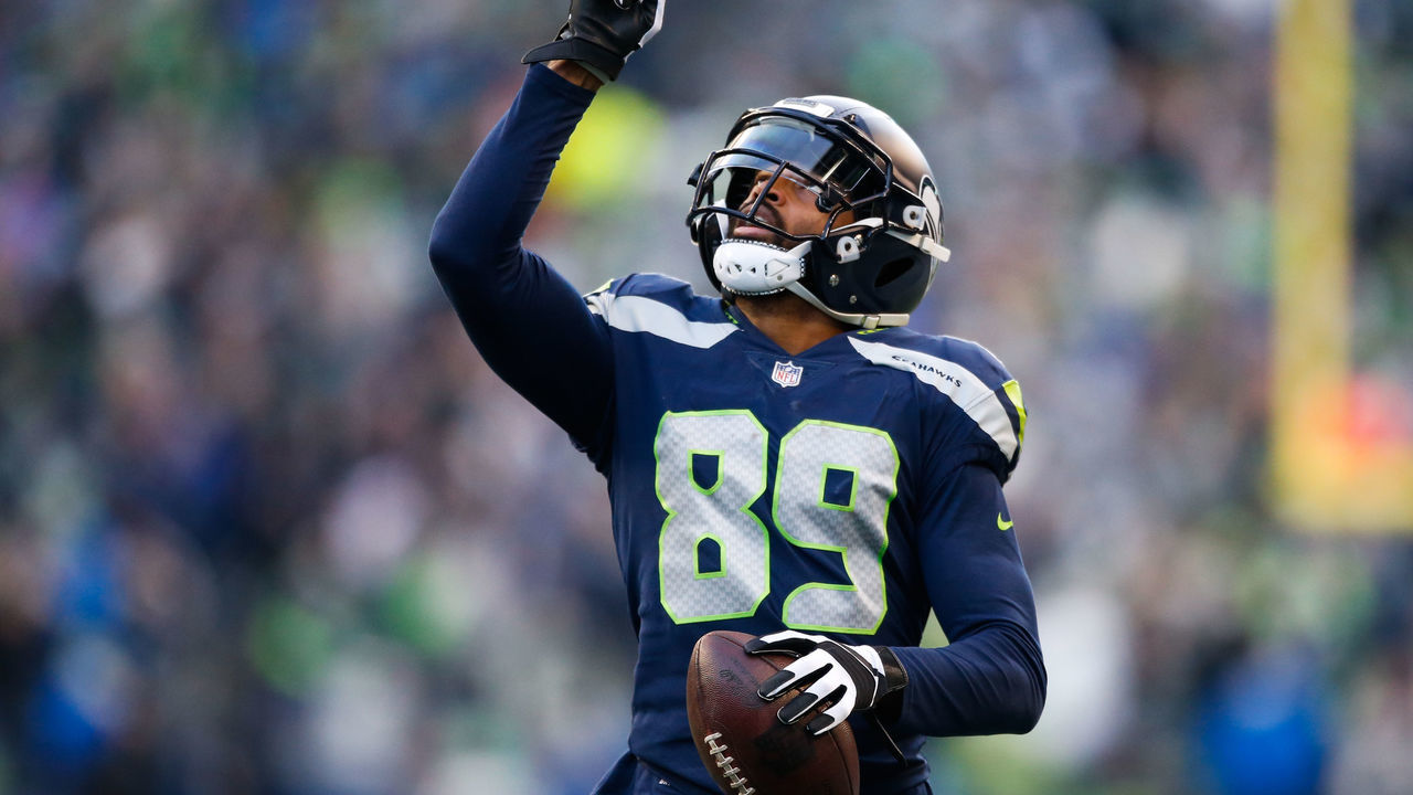 SEATTLE, WA - DECEMBER 31: Wide receiver Doug Baldwin #89 of the Seattle Seahawks points to the sky after scoring an 18 yard touchdown during the game against the Arizona Cardinals at CenturyLink Field on December 31, 2017 in Seattle, Washington.