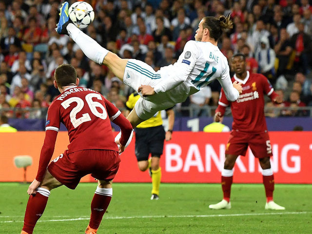 KIEV, UKRAINE - MAY 26: Gareth Bale of Real Madrid shoots and scores his side's second goal during the UEFA Champions League Final between Real Madrid and Liverpool at NSC Olimpiyskiy Stadium on May 26, 2018 in Kiev, Ukraine.