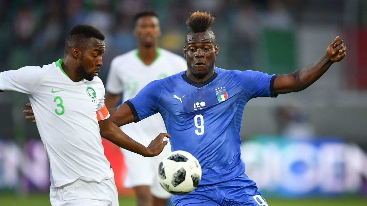 Italy's forward Mario Balotelli (R) anfd Saudi Arabia's defender Osama Hawsawi vie for the ball during the friendly football match between Italy and Saudi Arabia at Kybunpark stadium in St Gallen on May 28, 2018.