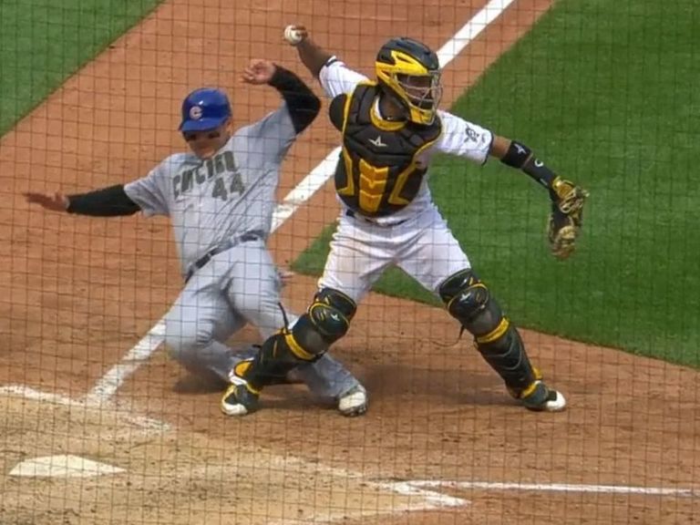 Pirates irate after Rizzo takes out catcher at home plate | theScore.com