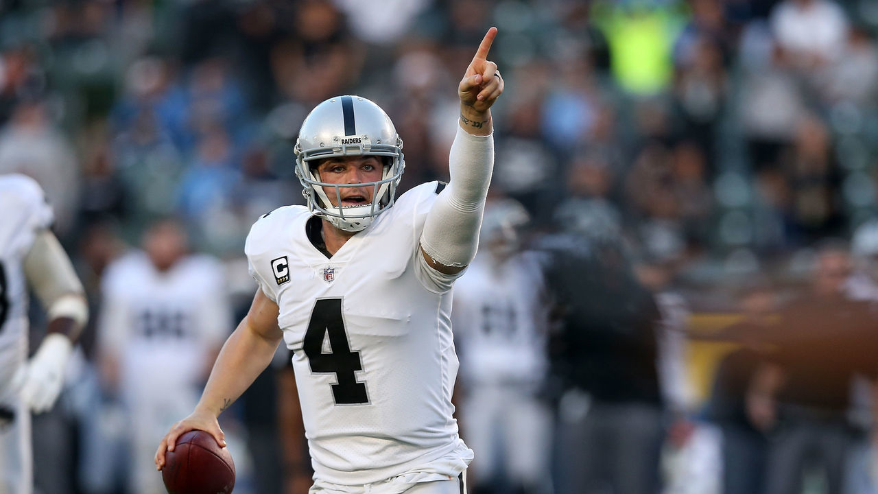 CARSON, CA - DECEMBER 31: Derek Carr #4 of the Oakland Raiders directs his team before throwing the ball during the second half of the game against the Los Angeles Chargers at StubHub Center on December 31, 2017 in Carson, California.