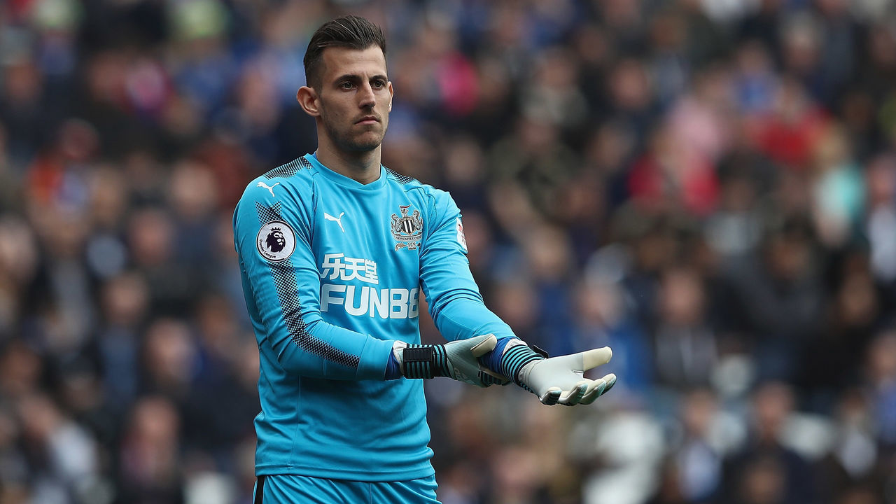 LEICESTER, ENGLAND - APRIL 07: Martin Dubravka of Newcastle United in action during the Premier League match between Leicester City and Newcastle United at The King Power Stadium on April 7, 2018 in Leicester, England.
