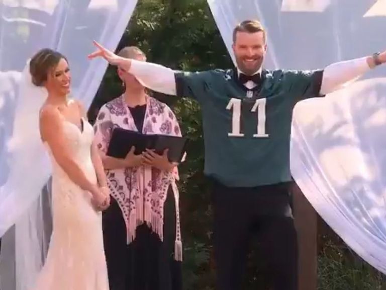 Groom wears Eagles jersey at wedding after winning Super Bowl bet