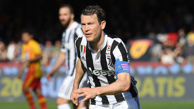 BENEVENTO, ITALY - APRIL 07: Stephan Lichtsteiner of Juventus in action during the serie A match between Benevento Calcio and Juventus at Stadio Ciro Vigorito on April 7, 2018 in Benevento, Italy.