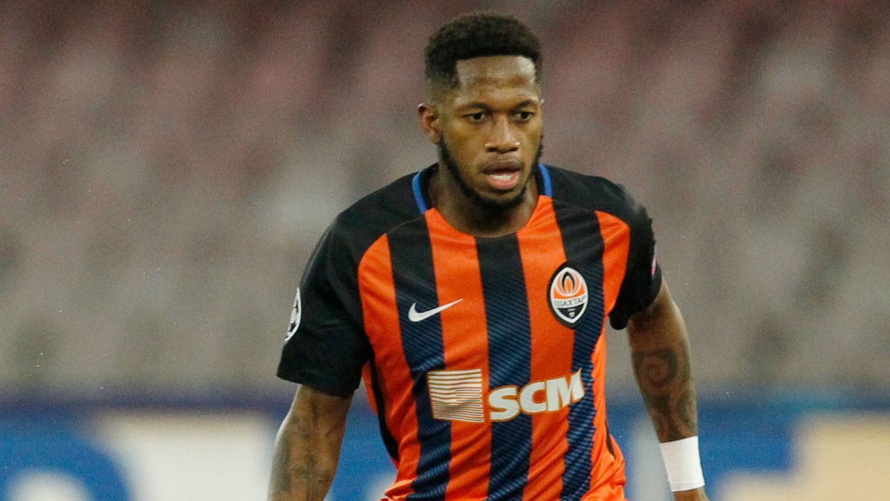 Shakhtar Donetsk's Brazilian midfielder Fred controls the ball during the UEFA Champions League Group F football match Napoli vs Shakhtar Donetsk on November 21, 2017 at the San Paolo stadium in Naples. / AFP PHOTO / Carlo Hermann