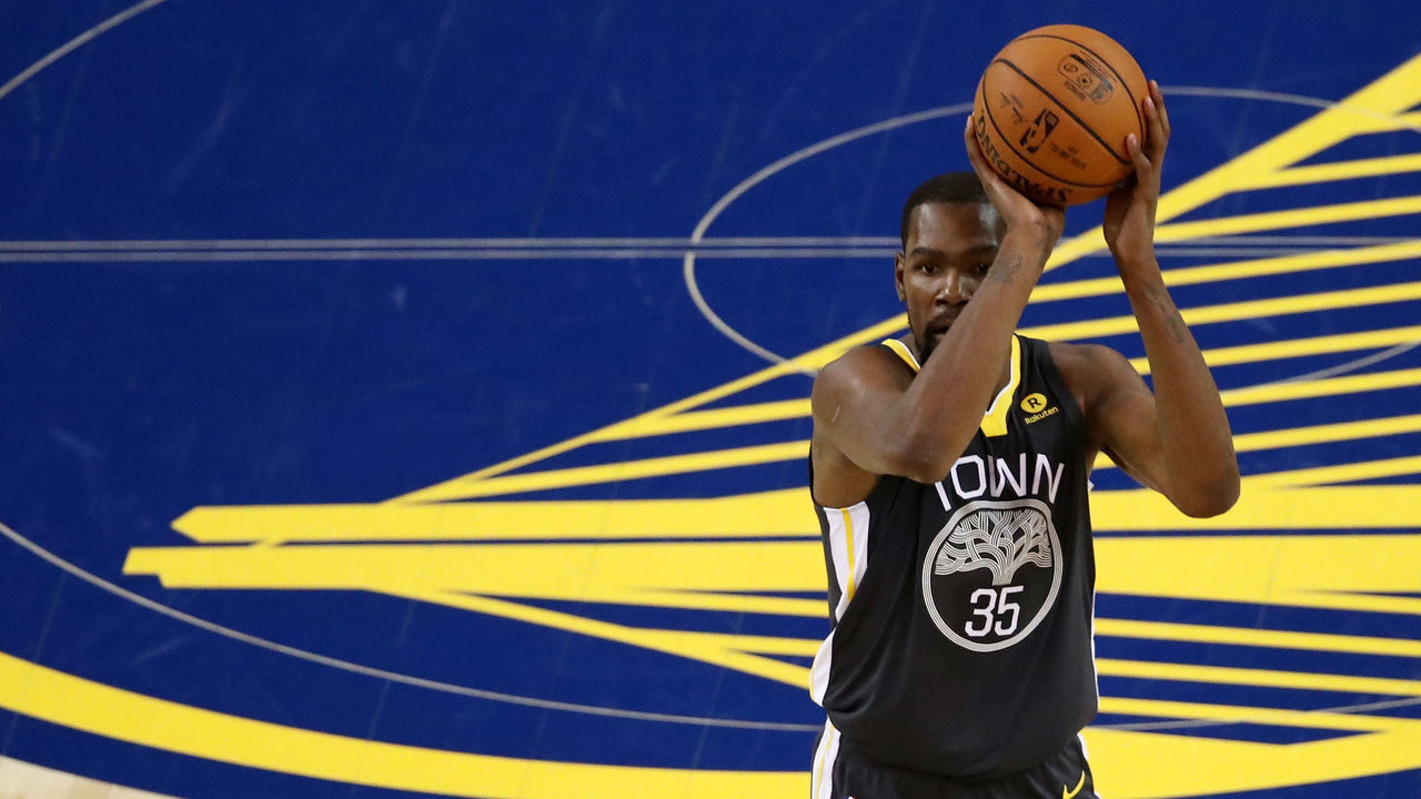 OAKLAND, CA - JUNE 03: Kevin Durant #35 of the Golden State Warriors shoots against the Cleveland Cavaliers in Game 2 of the 2018 NBA Finals at ORACLE Arena on June 3, 2018 in Oakland, California.