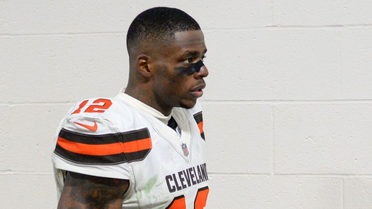 PITTSBURGH, PA - DECEMBER 31, 2017: Wide receiver Josh Gordon #12 of the Cleveland Browns walks toward the locker room after a game on December 31, 2017 against the Pittsburgh Steelers at Heinz Field in Pittsburgh, Pennsylvania. Pittsburgh won 28-24. Cleveland became the second team in NFL history to finish a season 0-16. (Photo by: 2017 Nick Cammett/Diamond Images/Getty Images)