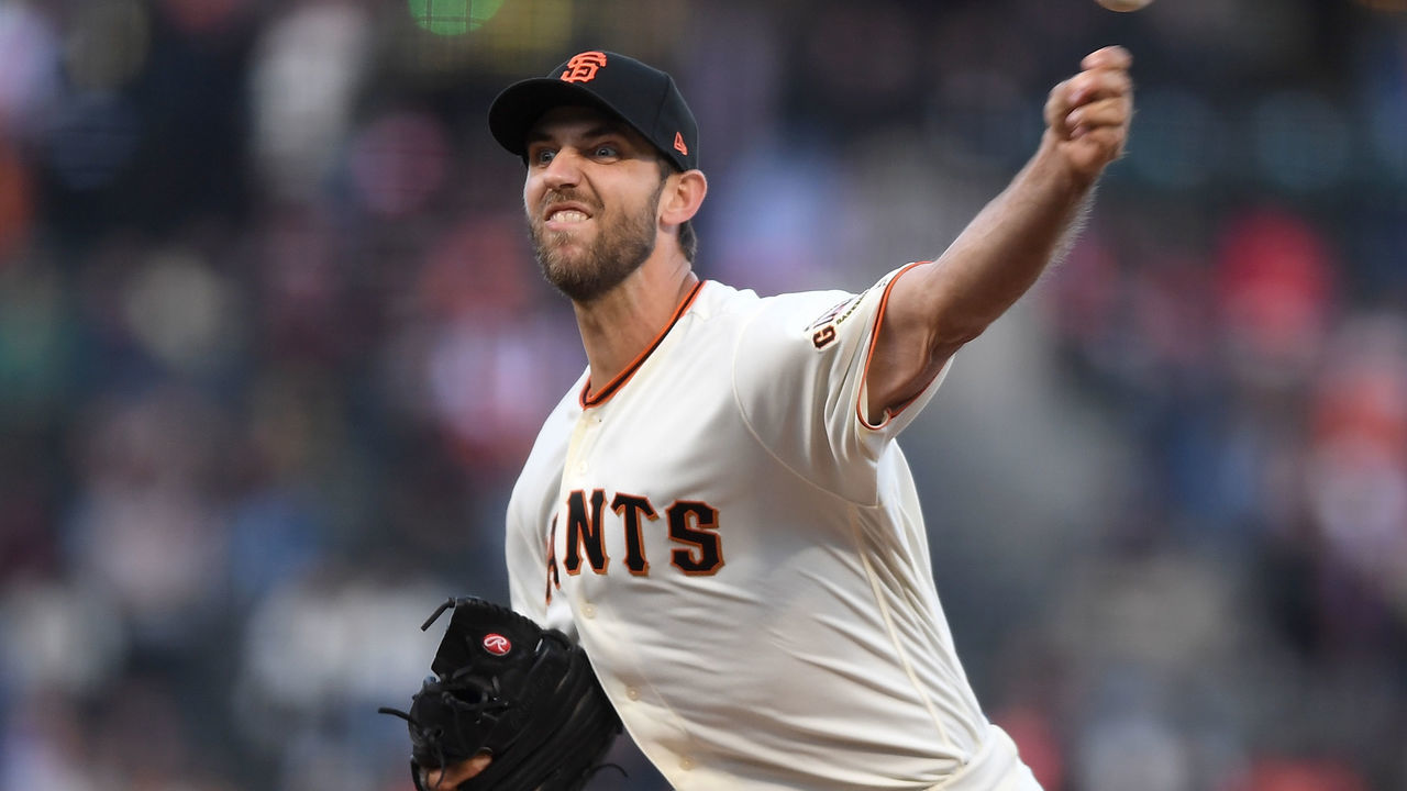 SAN FRANCISCO, CA - JUNE 05: Madison Bumgarner #40 of the San Francisco Giants pitches against the Arizona Diamondbacks in the top of the first inning at AT&T Park on June 5, 2018 in San Francisco, California.