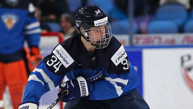 BUFFALO, NY - DECEMBER 31: Rasmus Kupari #34 of Finland in the second period against the United States during the IIHF World Junior Championship at KeyBank Center on December 31, 2017 in Buffalo, New York.