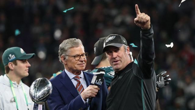 Eagles extend Pederson, Roseman through 2022 season