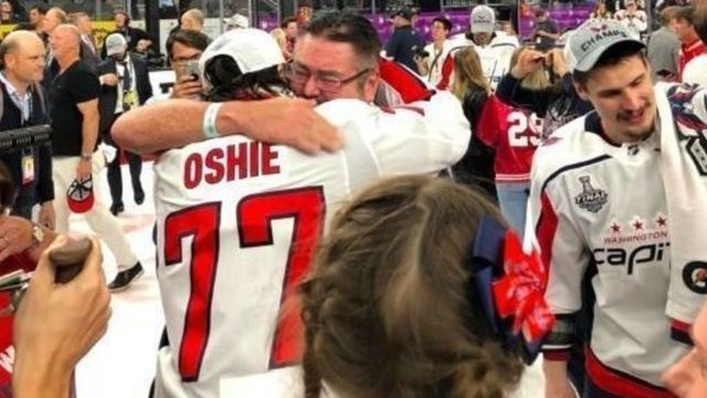 Oshie gets choked up talking about his Alzheimer's-stricken father after Cup win
