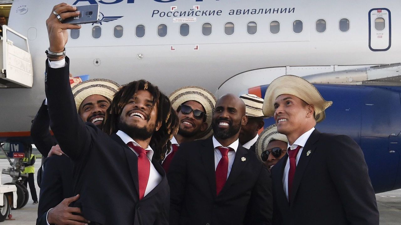 Panama's Roman Torres (L) poses with teammates for a selfie after disembarking from an airplane at Saransk airport on June 7, 2018, as Panama's national football team arrives ahead of the Russia 2018 World Cup.