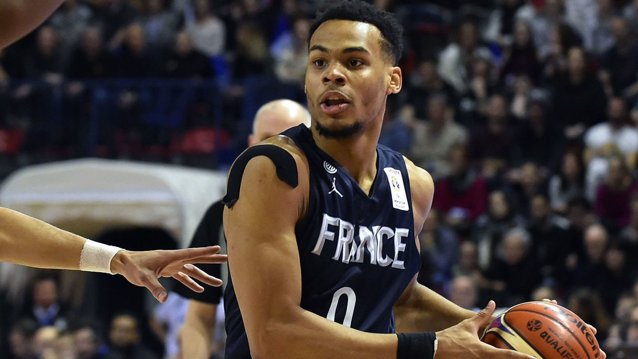 France's Elie Okobo (R) is challenged by Belgium's Kevin Tumba during the FIBA Basketball World Cup 2019 qualifying match between France and Belgium at the Palais des Sports Jean Weille in Nancy, eastern France, on February 25, 2018. / AFP PHOTO / JEAN-CHRISTOPHE VERHAEGEN