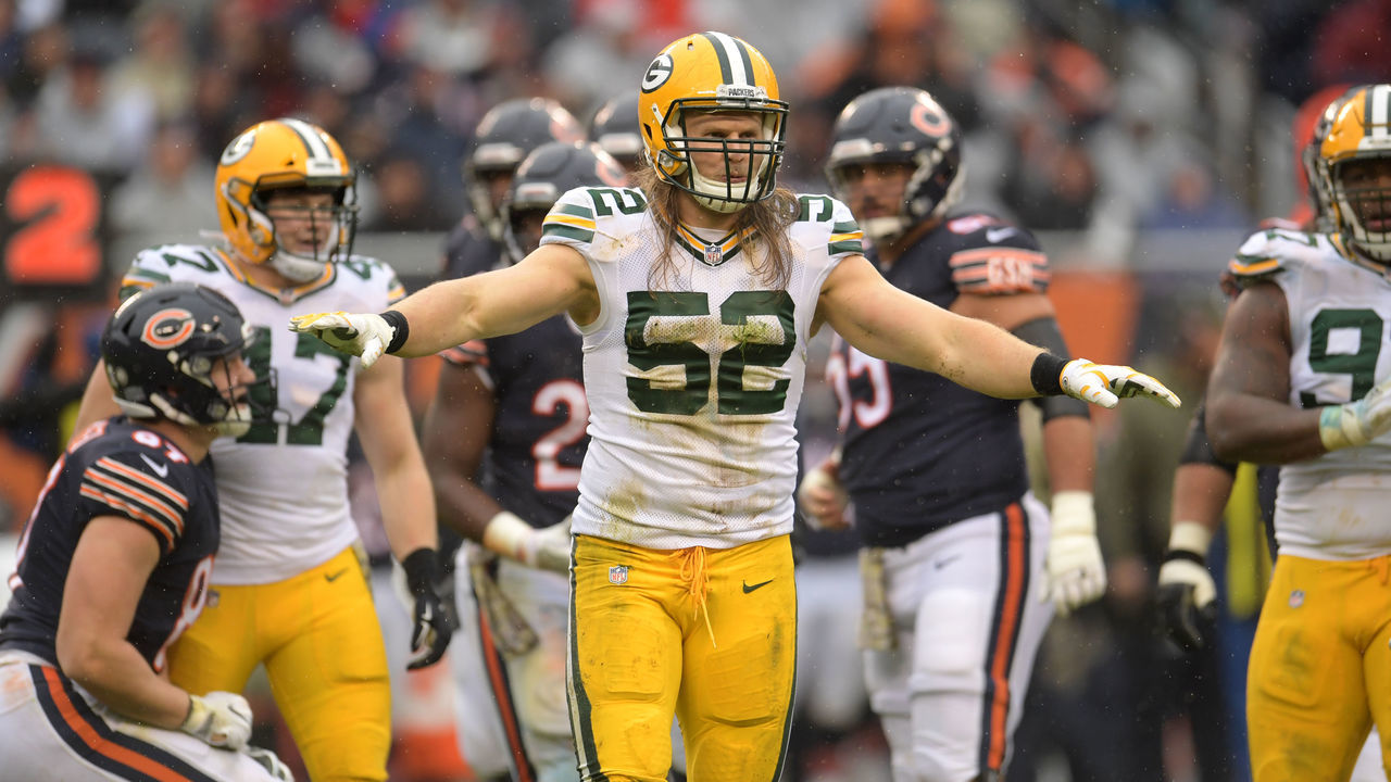 CHICAGO, IL - NOVEMBER 12: Clay Matthews #52 of the Green Bay Packers reacts to a play in the second quarter against the Chicago Bears at Soldier Field on November 12, 2017 in Chicago, Illinois.