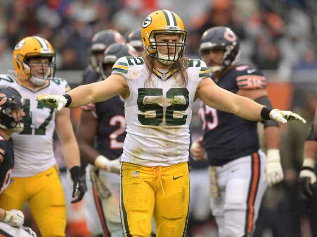 CHICAGO, IL - NOVEMBER 12: Clay Matthews #52 of the Green Bay Packers reacts to a play in the second quarter against the Chicago Bears at Soldier Field on November 12, 2017 in Chicago, Illinois.