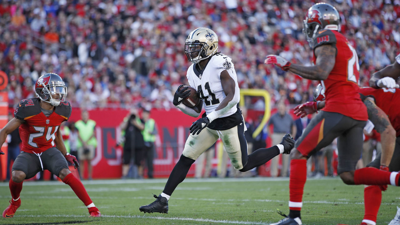 TAMPA, FL - DECEMBER 31: Alvin Kamara #41 of the New Orleans Saints runs into the end zone for a seven-yard touchdown in the first quarter of a game against the Tampa Bay Buccaneers at Raymond James Stadium on December 31, 2017 in Tampa, Florida.