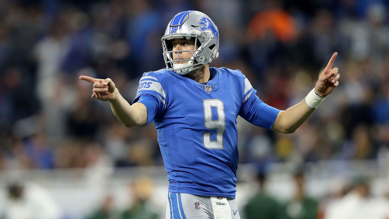 DETROIT, MI - DECEMBER 31: Quarterback Matthew Stafford #9 of the Detroit Lions signals to his team against the Green Bay Packers during the second half at Ford Field on December 31, 2017 in Detroit, Michigan.