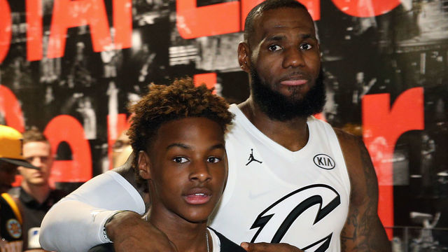 LOS ANGELES, CA - FEBRUARY 18: LeBron James #23 of team LeBron walks with his son during the NBA All-Star Game as a part of 2018 NBA All-Star Weekend at STAPLES Center on February 18, 2018 in Los Angeles, California. NOTE TO USER: User expressly acknowledges and agrees that, by downloading and/or using this photograph, user is consenting to the terms and conditions of the Getty Images License Agreement. Mandatory Copyright Notice: Copyright 2018 NBAE