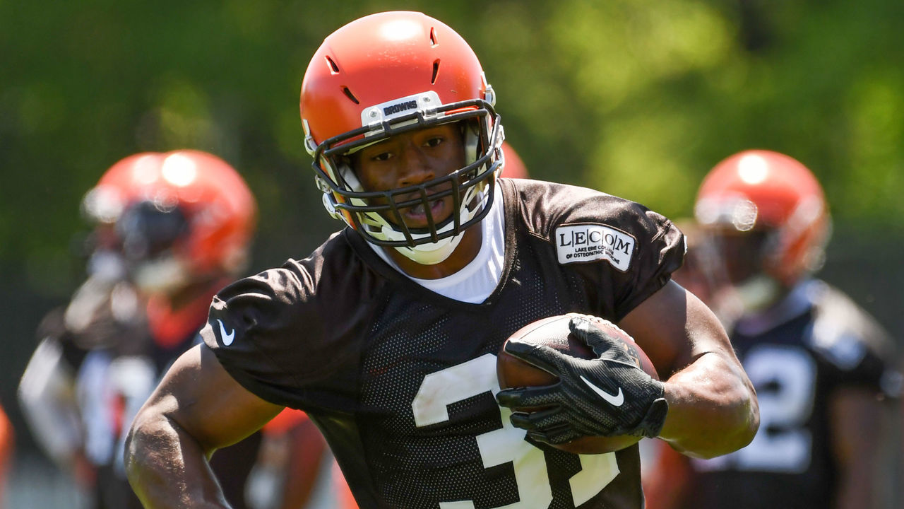 BEREA, OH - MAY 23, 2018: Running back Nick Chubb #31 of the Cleveland Browns carries the ball during an OTA practice at the Cleveland Browns training facility in Berea, Ohio. (Photo by: 2018 Diamond Images/Getty Images)
