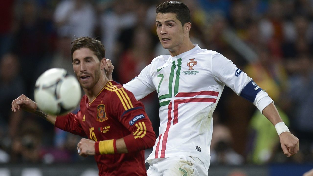 Spanish defender Sergio Ramos (L) vies with Portuguese forward Cristiano Ronaldo during the Euro 2012 football championships semi-final match Portugal vs Spain on June 27, 2012 at the Donbass Arena in Donetsk. AFP PHOTO / FILIPPO MONTEFORTE