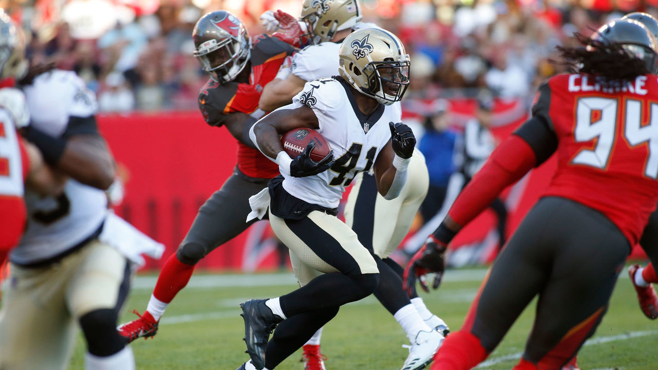TAMPA, FL - DECEMBER 31: Running back Alvin Kamara #41 of the New Orleans Saints runs 106 yards on a kickoff return for a touchdown during the first quarter of an NFL football game against the Tampa Bay Buccaneers on December 31, 2017 at Raymond James Stadium in Tampa, Florida.