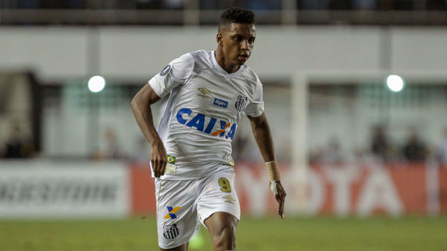 Brazil's Santos Rodrygo controls the ball during their 2018 Copa Libertadores football match against Peru's Real Garcilaso held at Vila Belmiro stadium, in Santos, Sao Paulo state, Brazil on May 24, 2018.