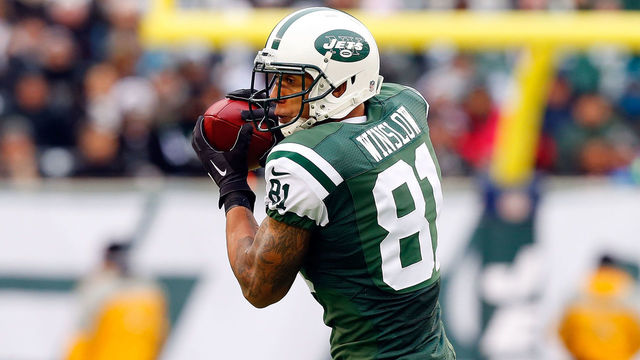 EAST RUTHERFORD, NJ - DECEMBER 08: (NEW YORK DAILIES OUT) Kellen Winslow #81 of the New York Jets in action against the Oakland Raiders on December 8, 2013 at MetLife Stadium in East Rutherford, New Jersey. The Jets defeated the Raiders 37-27.