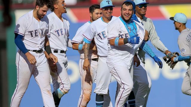Rangers' Trevino hits Father's Day walk-off 1 week after becoming a dad