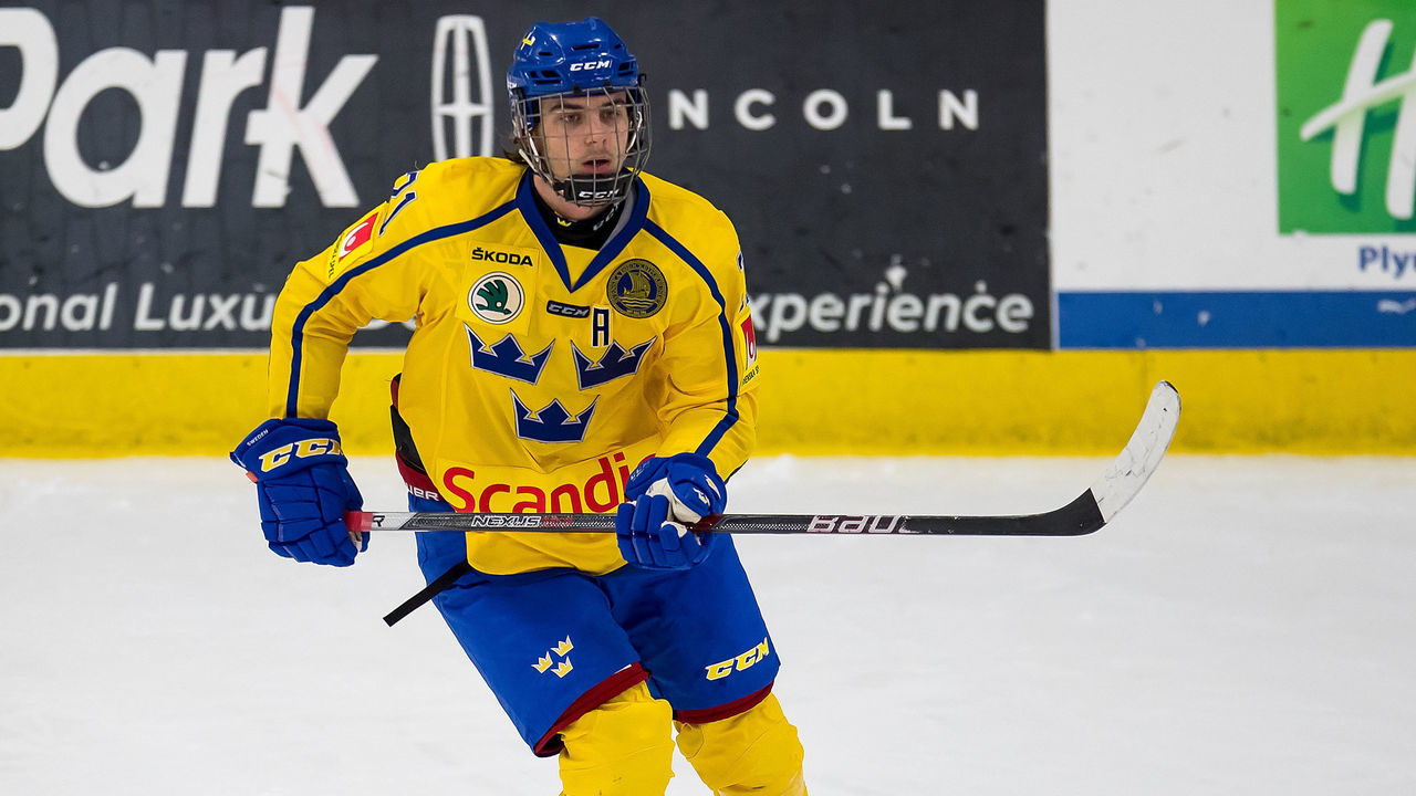PLYMOUTH, MI - FEBRUARY 15: Jacob Olofsson #21 of the Sweden Nationals follows the play against the Finland Nationals during the 2018 Under-18 Five Nations Tournament game at USA Hockey Arena on February 15, 2018 in Plymouth, Michigan. Finland defeated Sweden 5-3. *** Local Caption *** Jacob Olofsson