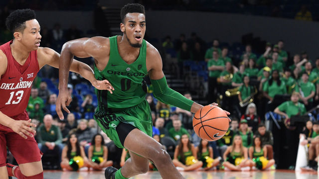 PORTLAND, OR - NOVEMBER 26: Troy Brown #0 of the Oregon Ducks drives to the basket past Jordan Shepherd #13 of the Oklahoma Sooners during the second half of the game during the PK80-Phil Knight Invitational presented by State Farm at the Moda Center on November 26, 2017 in Portland, Oregon. Oklahoma won the game 90-80. Photo by Steve Dykes/Getty Images)