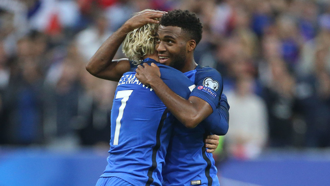PARIS, FRANCE - AUGUST 31: Thomas Lemar of France celebrates his second goal with Antoine Griezmann during the FIFA 2018 World Cup Qualifier between France and the Netherlands at Stade de France on August 31, 2017 in Saint-Denis near Paris, France.