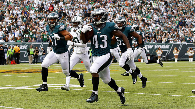 EAST RUTHERFORD, NJ - SEPTEMBER 27: Darren Sproles #43 of the Philadelphia Eagles returns a punt 89 yards for a touchdown in the second quarter against the New York Jets at MetLife Stadium on September 27, 2015 in East Rutherford, New Jersey.