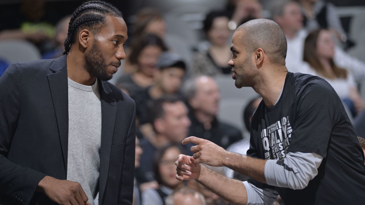 SAN ANTONIO, TX - FEBRUARY 28: Kawhi Leonard #2 of the San Antonio Spurs talks with Tony Parker #9 of the San Antonio Spurs during the game against the New Orleans Pelicans on February 28, 2018 at the AT&T Center in San Antonio, Texas. Mandatory Copyright Notice: Copyright 2018 NBAE (Photos by Mark Sobhani/NBAE via Getty Images)