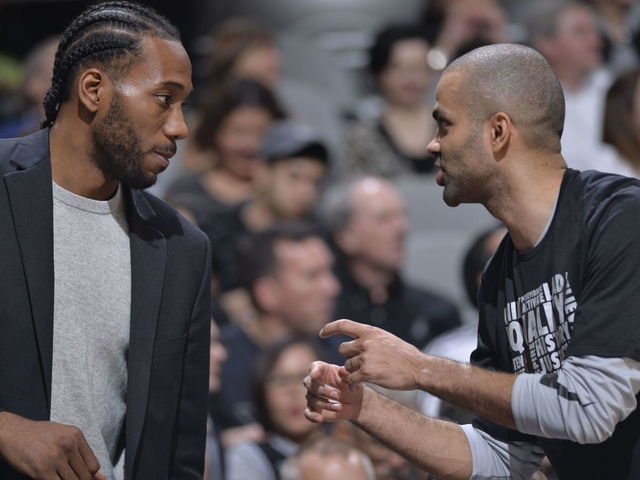 SAN ANTONIO, TX - FEBRUARY 28: Kawhi Leonard #2 of the San Antonio Spurs talks with Tony Parker #9 of the San Antonio Spurs during the game against the New Orleans Pelicans on February 28, 2018 at the AT&T Center in San Antonio, Texas. Mandatory Copyright Notice: Copyright 2018 NBAE (Photos by Mark Sobhani/NBAE via Getty Images)