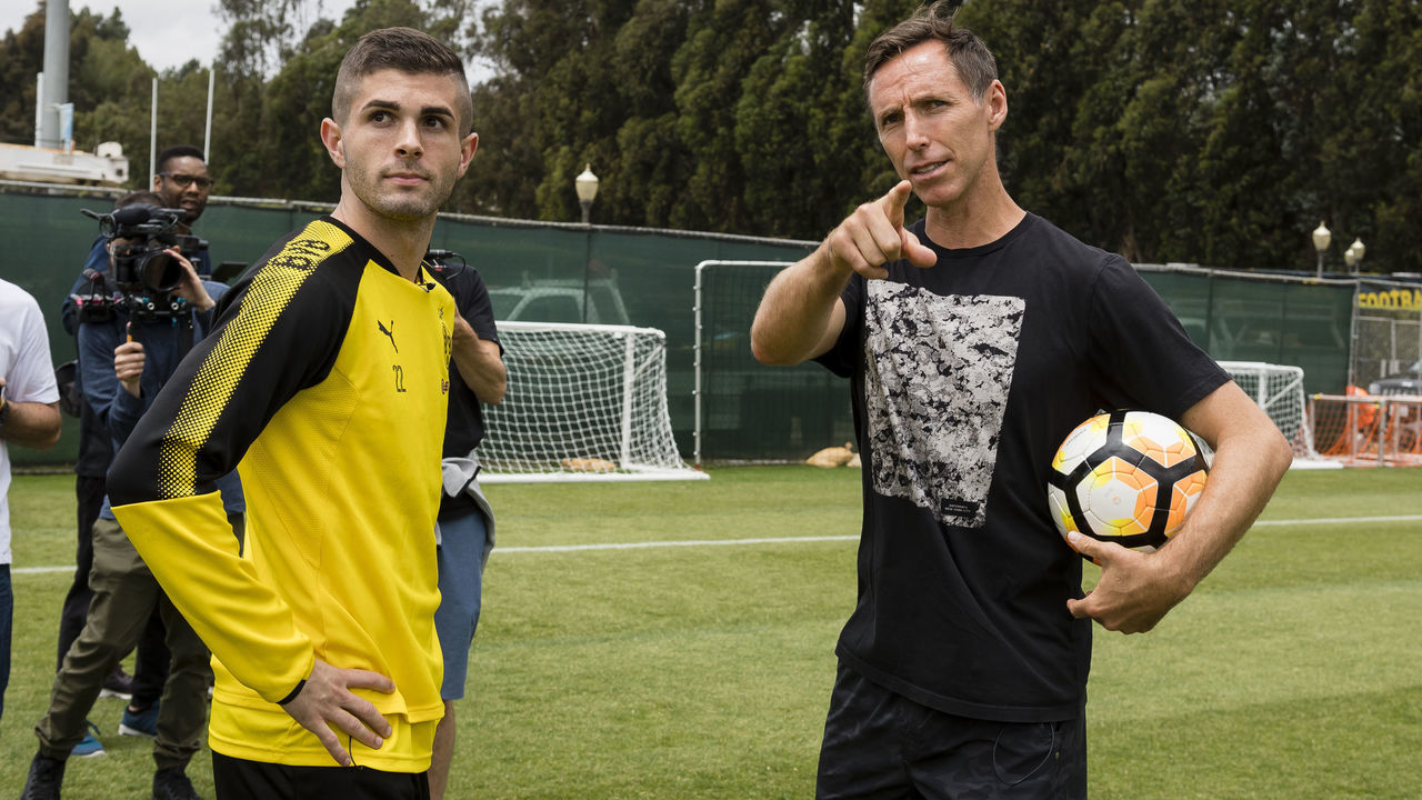 LOS ANGELES, UNITED STATES - MAY 21: Christian Pulisic of Borussia Dortmund together with basketball player Stephen John ãSteveÒ Nash during a training session at the UCLA training ground during Borussia Dortmund's USA Training Camp in the United States on May 21, 2018 in Los Angeles, United States.
