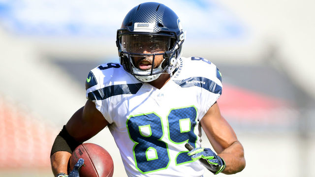 LOS ANGELES, CA - OCTOBER 08: Doug Baldwin #89 of the Seattle Seahawks runs the ball down field during the game against the Los Angeles Rams at the Los Angeles Memorial Coliseum on October 8, 2017 in Los Angeles, California.