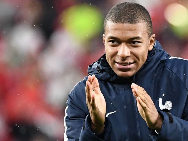 TOPSHOT - France's forward Kylian Mbappe applauds at the end of the Russia 2018 World Cup Group C football match between France and Peru at the Ekaterinburg Arena in Ekaterinburg on June 21, 2018.