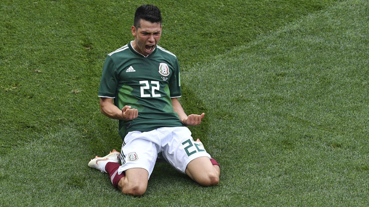 TOPSHOT - Mexico's forward Hirving Lozano celebrates after scoring during the Russia 2018 World Cup Group F football match between Germany and Mexico at the Luzhniki Stadium in Moscow on June 17, 2018.